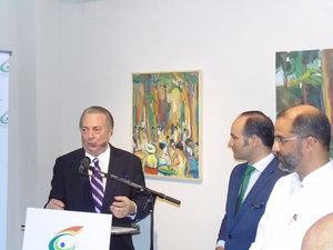 El ministro de Cultura, Eduardo Selman, se dirige a los presentes, en compañía del embajador de República Dominicana en el Reino de España, doctor Olivo Rodríguez Huerta, y Jonathan Góme