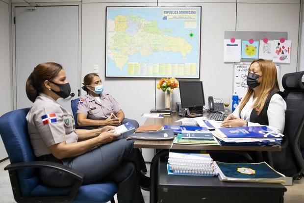 La Procuraduría General y Policía Nacional coordinan acciones para enfrentar casos de violencia de género.