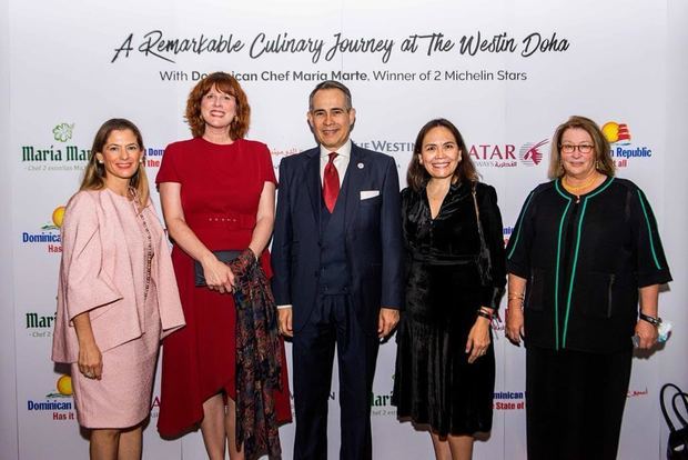 Natalia Federighi de Cuello, Stephanie McCollum, Embajadora de Canadá, Embajador Federico Cuello Camilo, Graciela Gómez, Embajadora de México y Greta Hiltz, Embajadora de  EE.UU.