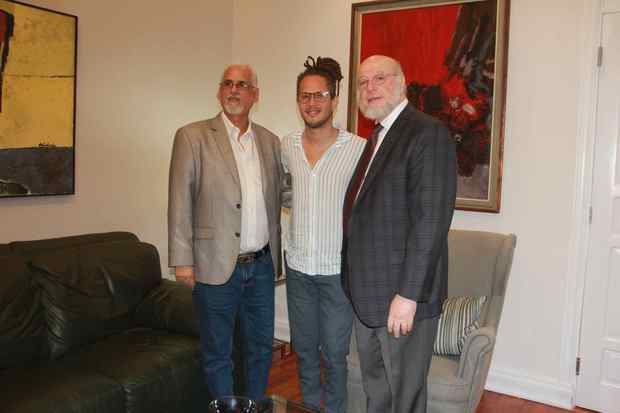 Pedro Vergés conversó con García, en compañía de la directora del Gabinete Ministerial,  Ellen Martínez, y de Juan Tomás García  (Tommy), director del Museo de la Música.