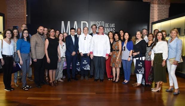 Embajadores de diversas naciones acreditados en el país participaron en una visita guiada ofrecida por el Ministerio de Cultura (MINC), en las instalaciones del recién remozado Museo de las Atarazanas Reales. 