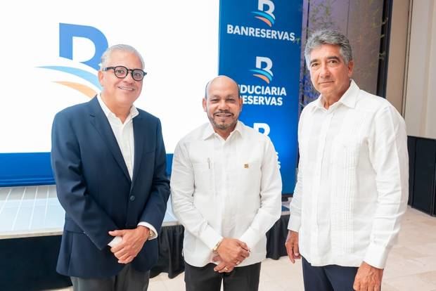César José de los Santos, Luis Valdez y Carlos Medrano.