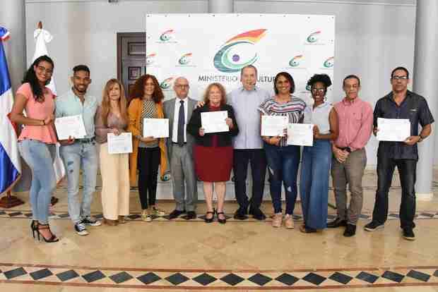 Ministerio de Cultura entrega premios a ganadores del Festival Teatro Aficionado Emilio Aparicio 2019
