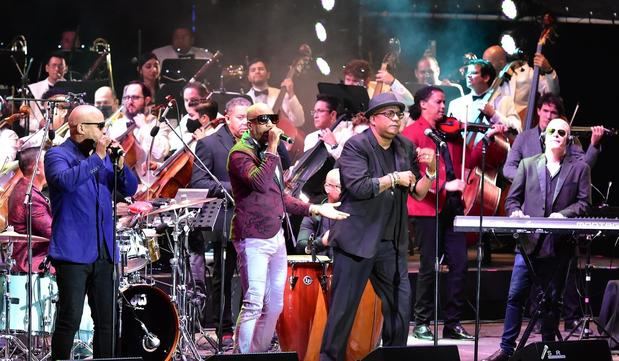 La agrupación de son cubano Formell y Los Van Van, durante la inauguración del 49 Festival Internacional Cervantino hoy, en el estado de Guanajuato, México.