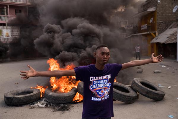 Oraciones, protestas y barricadas por el asesinado presidente haitiano Moise