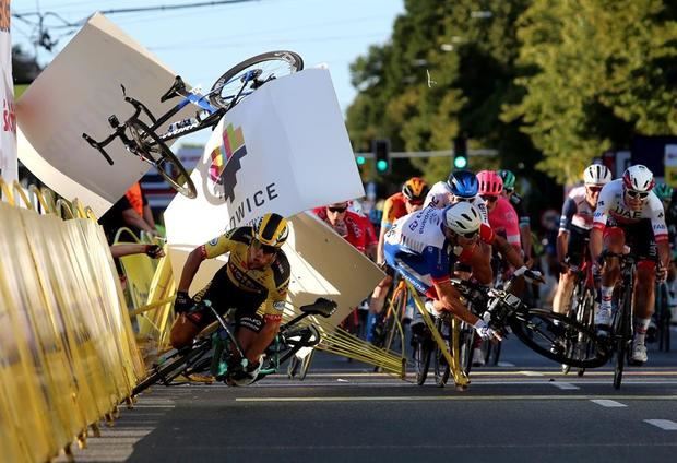 Los ciclistas piden a la UCI que revise la seguridad en las carreras.