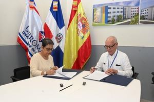 El acuerdo fue suscrito por la presidenta del Voluntariado Banreservas, doctora Carmen Alicia Quijano de Aguilera, y el rector de UNIROMANA, doctor Manuel Hernández.