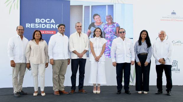 Honorable Señor Presidente de la República Dominicana,  Luis Abinader Corona, acompañado de Ing. Eduardo Melo Paniagua CEO de COMEPSA, Carmen De Los Santos de Melo, funcionarios y ejecutivos.