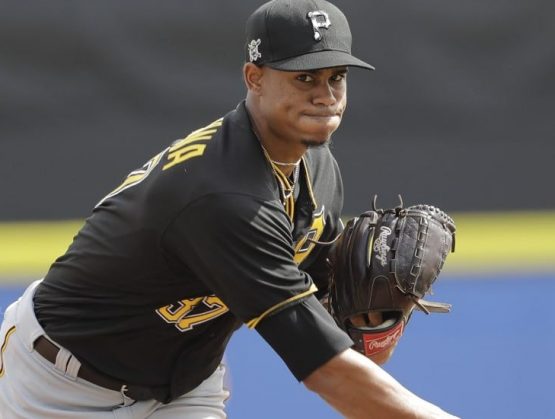 Lanzador dominicano de los Piratas, Edgar Santana.