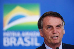 Bolsonaro firma un proyecto de ley que permite la minería en las reservas indígenas