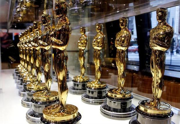 Vista de estatuillas de los Oscar.