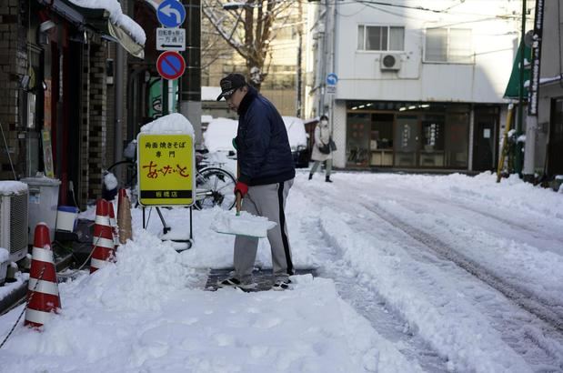 Las nevadas en el noreste de Japón dejan 18 muertos y centenares de heridos.