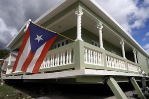 Vista de una casa dañada por el temblor de magnitud 5,8 que se reportó este lunes a las 06.32 hora local (10.32 GMT) en la costa de Guánica, municipio del suroeste de Puerto Rico.