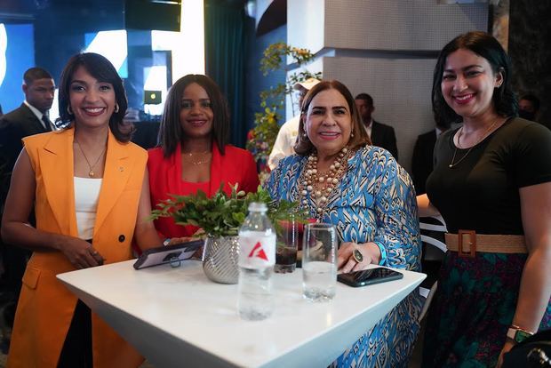 Wendy Mora, Millizen Uribe, Mirna Pimentel y Johanny Polanco.