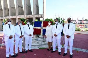 Senado de la República deposita Ofrenda Floral en Monumento de los Constituyentes por el 176 aniversario de la Constitución