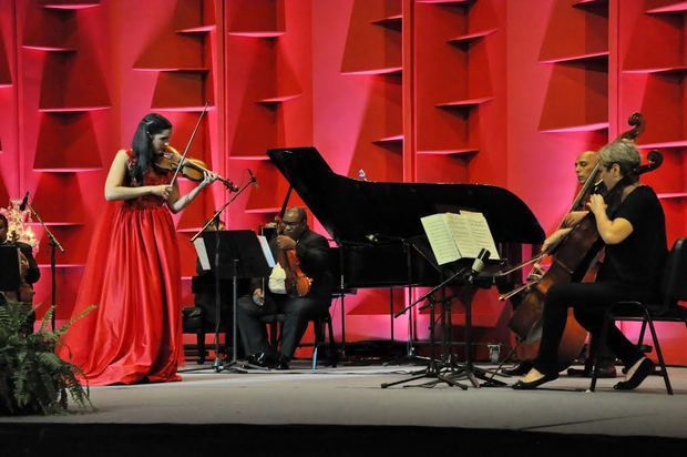 Aisha Syed en Concierto.