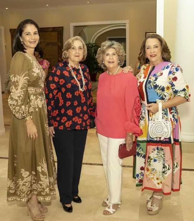 Maribel Hache, Maritza Gómez, Rosalia Caro y Rosa Shiffino.