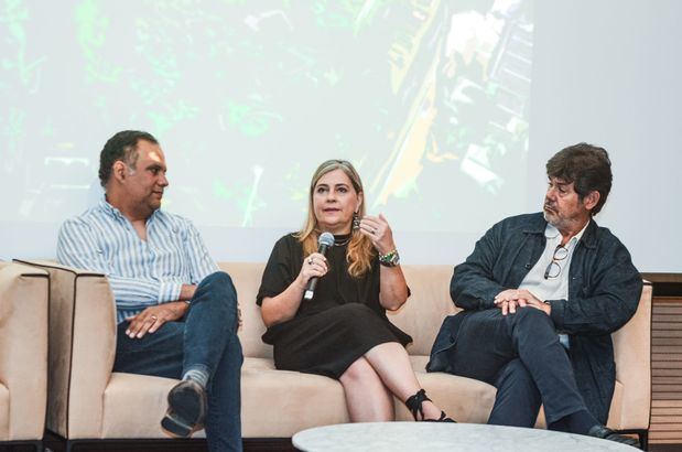 Gustavo Valdez, Giovanna Spera y Jorge Pérez Jaramillo, durante el panel.