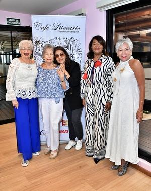 Aspasia Ramírez, Lissette Vega. Olga Lara, Amarilys Duran y Olga de los Santos.