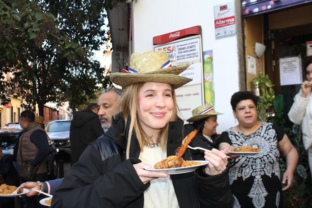 Disfrutando la gastronomía dominicana.