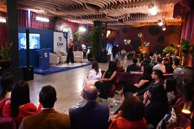 Carolina Huertas, CEO de AgrodatAi, expone el tema EmpatIA: sembrar
tecnología con alma en territorios olvidados, en el Encuentro de
Emprendedores Founder’s Space 2025, realizado por Cree Banreservas.
