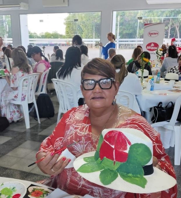 La creatividad afloró en la 'Tarde de sombreros'.