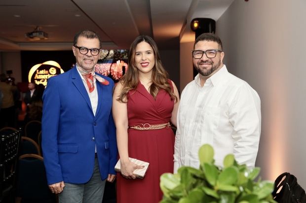 Sócrates Mckinney, Paola González y Joan González.