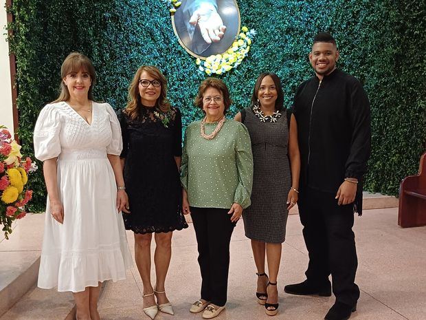 Yanira Fondeur de Hernández, Isabel Reynoso, Verónica Sención, Alfaquelis Guerrero y Héctor Jiménez.