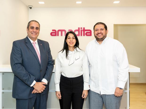 Antonio Musa Biaggi, Erika Sánchez y Rafael Mejía.