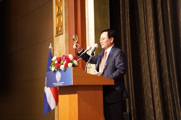 Sr. Jun Byung-hyun Consul Honorario de la RD en Corea.