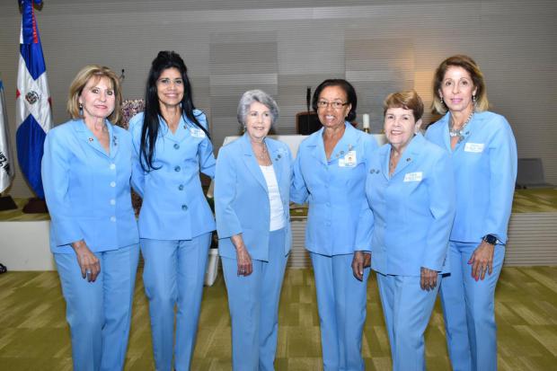 Claudia Donatti de Rivas, Maria Eugenia Lizardo, Maria Teresa de Pérez, Betania Corleto, Maritza Oliva de Vizcaíno y Margarita Pou