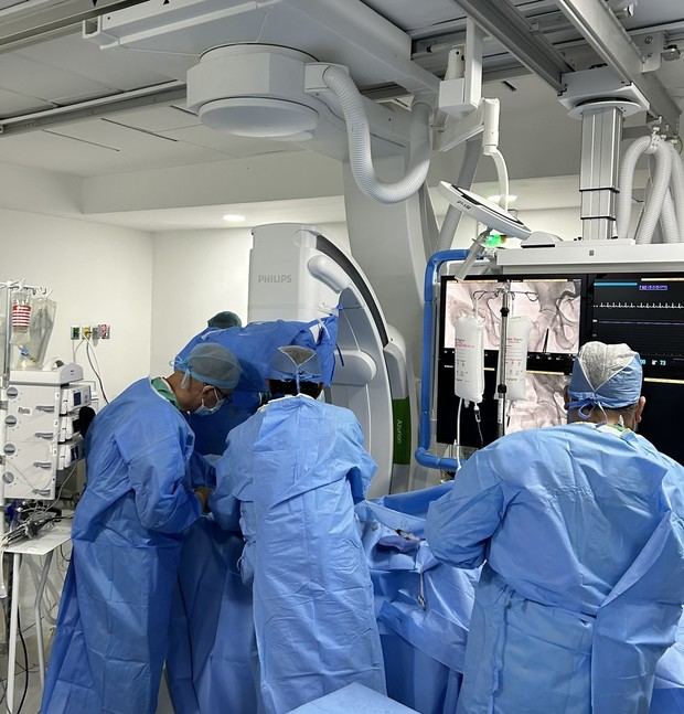 HOMS marca hito en el país con implante de prótesis cardiovascular