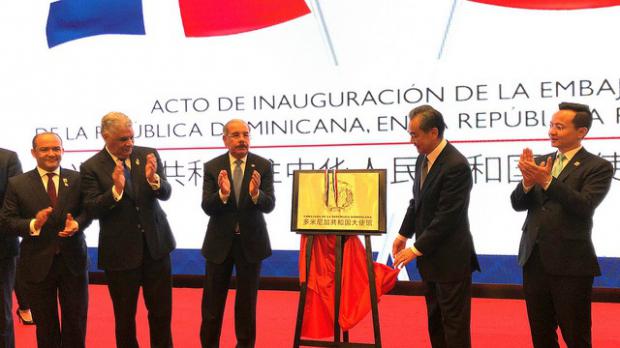 Acto de inauguración de la embajada