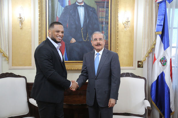 El pelotero Robinson Canó y el presidente Danilo Medina.