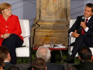 Merkel arremete contra Trump: “Los muros no van ayudar a la inmigración” 