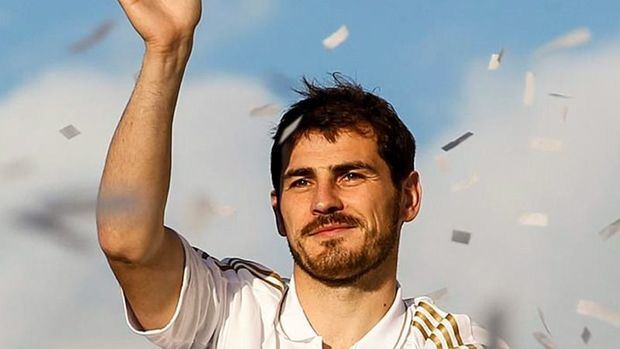 Iker Casillas anuncia su retirada definitiva como futbolista