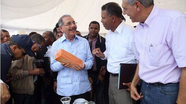 Visita sorpresa del presidente Danilo Medina a integrantes de la Asociación de Ganaderos y Caficultores del municipio Las Yayas, en Azua.