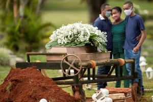 Brasil roza las 462.000 muertes por covid