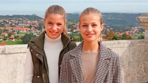 Infanta Sofía , Princesa Leonor.felicitación navideña Familia Real