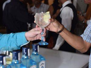 Bombay Sapphire auspicia exposici&#243;n de la pintora Rosario Rivera Bond