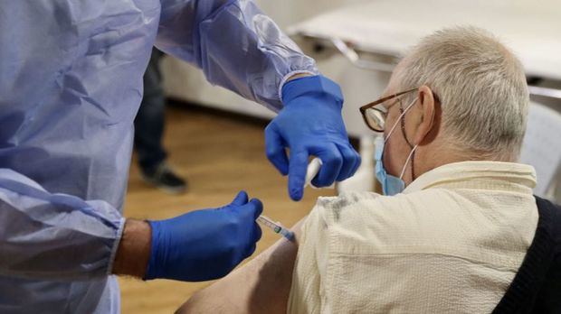 La OMS critica la lentitud de la vacunación en Europa y advierte de un preocupante aumento de casos.