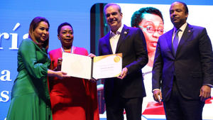 Presidente Luis Abinader otorga Medalla al Mérito a 12 mujeres dominicanas por sus aportes al país