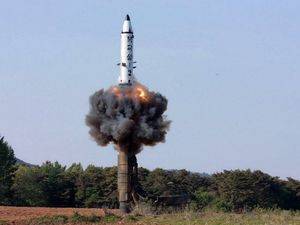 EE.UU. cree que Corea del Norte lanzó un misil de medio alcance
