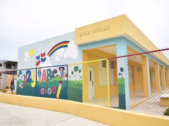 El presidente entrega un nuevo centro educativo en Sabana Perdida