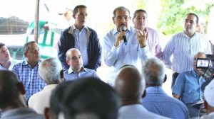 Danilo Medina se compromete a respaldar proyectos de los ganaderos de Río San Juan