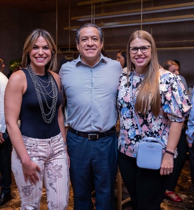 Rosa Lía Mejía, Oscar Orbe y Claudia de Orbe.