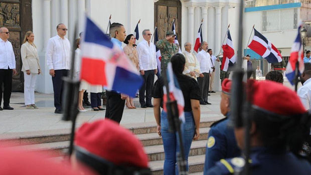 Presidente Abinader asiste a tedeum por 179 aniversario de la batalla del 30 de Marzo y encabeza desfile cívico-militar y policial.