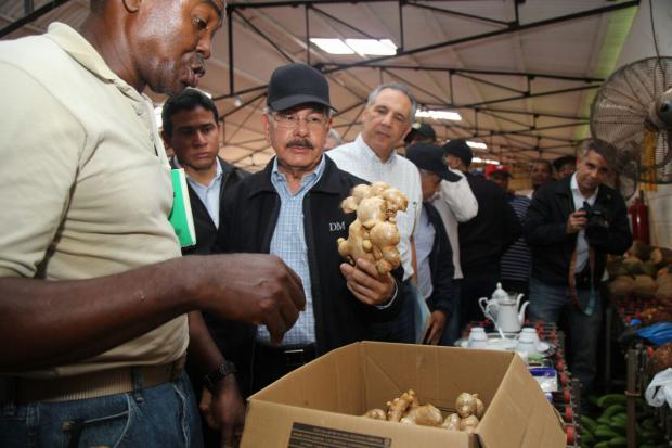 Presidente Medina reunido con productores de Jengibre.