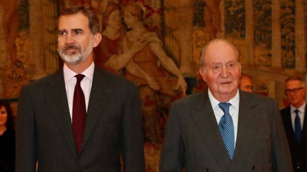 El Rey emérito, Juan Carlos I, con Felipe VI.
