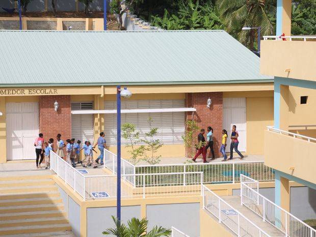 Medina inaugura dos centros educativos en Puerto Plata